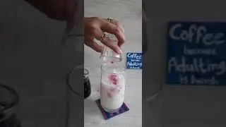 berry coffee at home | pink coffee #berrycoffee #berrylatte #icedcoffee #cafestyleathome #cafestyle