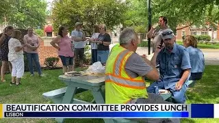 Lisbon Beautification Committee thanks village employees for help with lunch