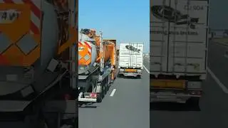 Camion qui double un autre sur l'autoroute et qui bloque tout, situation tellement classique