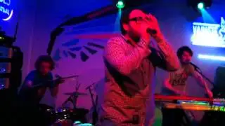 UiJuiJui - Gerade F&uuml;nfe (Live) - Hamburg 2011 - Variet&eacute; Libert&eacute;