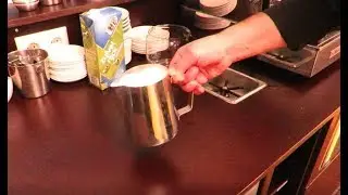 The Coffee School - Melkschuim walsen