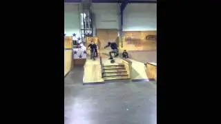 Moose kickflip 5 stair