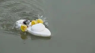 Comment faire un bateau à roue à aubes -  Faisant jouet