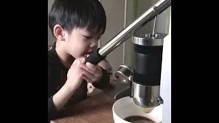 Sharing the tools with my kid.(Lever coffee machine.)