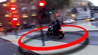 Moped Thieves or Just Average Bad Driving? @metpoliceuk #London @CrimestoppersUK