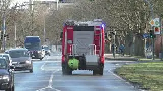 [Dachbrand in Schule!] Einsatzfahrten Polizei, Berufs-und Freiwillige Feuerwehr Greifswald