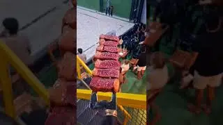 Servindo a picanha Na faca #beachtennisworld #arenasaofrancisco #arenaclaro #picanha #Churrasco #Tom