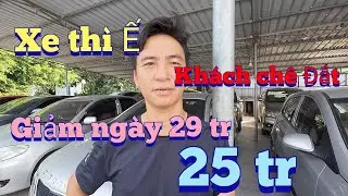 Khách đến tận cửa hàng chê xe đắt. Đã thế em giảm thêm 30 tr/xe