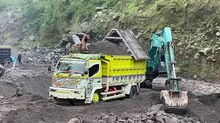 Excavator digging sand part 10