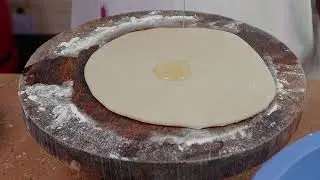 HOW TO MAKE CHAPATI WITH EGGS WOVEN INTO THE DOUGH IN 30secs