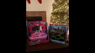 KIDS playing with KID CONNECTION Toy set