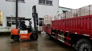 Sixteen pallets clutches are being loaded to ship to the UK (ETface Truck Clutch Factory)