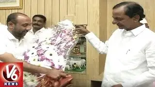 Tribal & Minority Leaders Thanks CM KCR Over Reservation Bill || V6 News