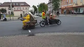 веселые уличные музыканты города Айнбек