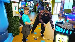 Intrecere cu Nanu Janea - Cine strange mai Multe Tichete?