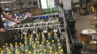 Bottles & cans tilting and dividing conveyor at high speed - flessen en blikken verdeelsysteem