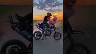 Couple goals 🙌🏽❤️ #supermoto #sunset #couplegoals #motorcycle