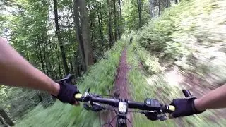 Czarny Głuszyca MTB zjazd z Zamku Rogowiec Strefa MTB Sudety