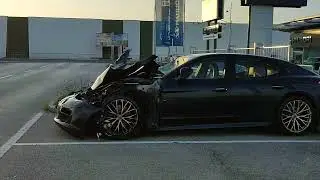 Fataler Unfall mit Folgen Auto kaputt Totalschaden bei Luxus Limousine Porsche Panamera Crash Wagen