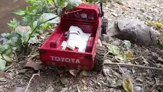 Tramo final descenso del río experiencia real Offroad Toyota Land Cruiser LC79 Pickup MN82 