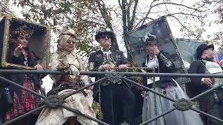Numeroso gruppo di Cosplay Steampunk a Lucca 2025
