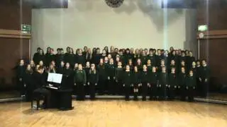 Côr Iau Ysgol Y Creuddyn_Dyrchefir fi.MPG