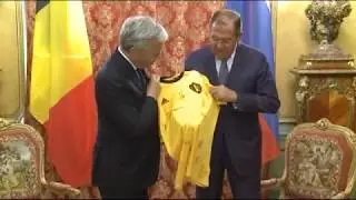 C.Лавров и Д.Рейндерс обмениваются футболками