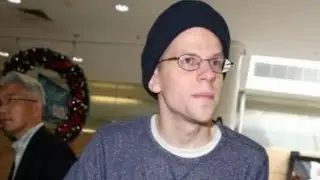 Jesse Eisenberg is BALD for Lex Luthor! Jeffrey Dean Morgan Confirmed as Thomas Wayne?!