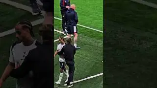 THOMAS FRANK HUGS XAVI SIMONS; THE PLAYER WALKS TOWARDS BENCH: Spurs 3-0 Doncaster