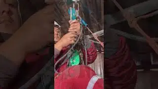 Testando equipamentos de alpinismo industrial