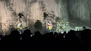 Beaches - beabadoobee (live at Toyota Music Factory)