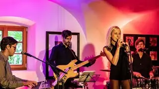 Julia Sitz - In 80 Minuten um die Welt