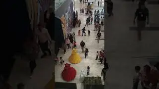 al kout...fahaheel...kuwait beautiful girls danceing in the market