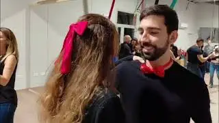 AUGURONI DI BUONE FESTE DA SALSA , BACHATA , KIZOMBA & HEELS MARA E MIRKO ACCADEMIA...DOOS,TRES...
