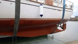 Lifting boat for winter