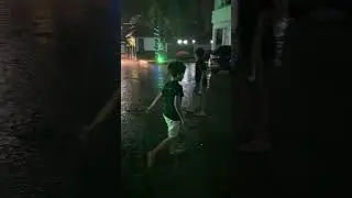 Primeiro banho de chuva #viralvideo