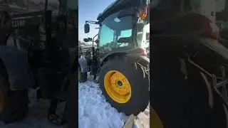 Трактор коммунальный Bizon SD1004 с фронтальным погрузчиком и ковшом