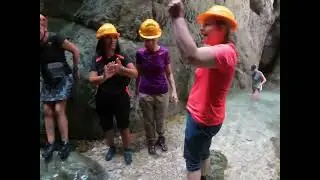 Gole del Lacerno. Nel fiume fino alla cascata