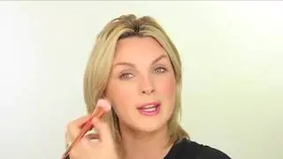 Real Techniques Bold Metals Кисть для румян 300 Tapered Blush