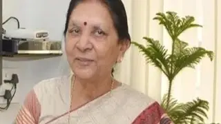 Gujarat Announces 10% Quota for Economically Backward Class