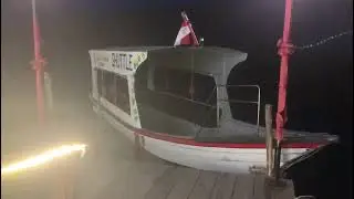 Kelong Mangrove Restaurant,menyediakan shuttle boat untuk tamu.