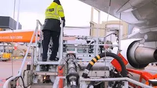 Vliegtuigtanker; tanken met een dispenser