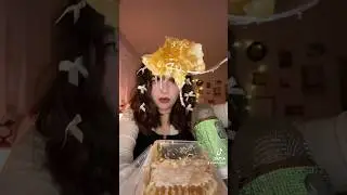 Honeycomb Eating ASMR #asmr #honeycomb #mukbang #asmrmukbang #asmrmouthsounds