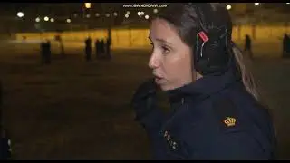 södertäljepolisen   grabbar kastar fyrverkerier mot polisen