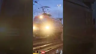 Short aus dem Video #995 - Lichtgru&szlig; im Dunkeln Vectron DualMode Light BR249 064-7 als LZ Fahrt