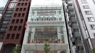 【4K】Uniqlo Ginza shopIt looks at a turning mannequin from below.( Tokyo Chuo Ward Ginza )