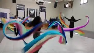 Socorro- un corazón- coreo throw streamers ensayo danza