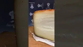 Нарезаем французский сыр Томме. Tomme de Brebis #shorts #short