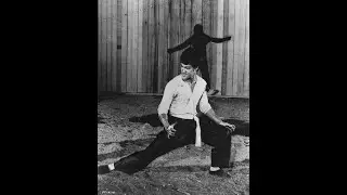 Bruce Lee Used His Internal Power to Pierce a Sandbag With His Fingers &mdash;