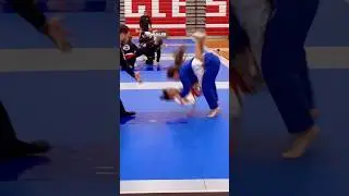 😳 СУПЕР незаконно! Продемонстрировала своего внутреннего &laquo;Рэмпейджа&raquo; Джексона ⁠@isabellajiujitsugirl